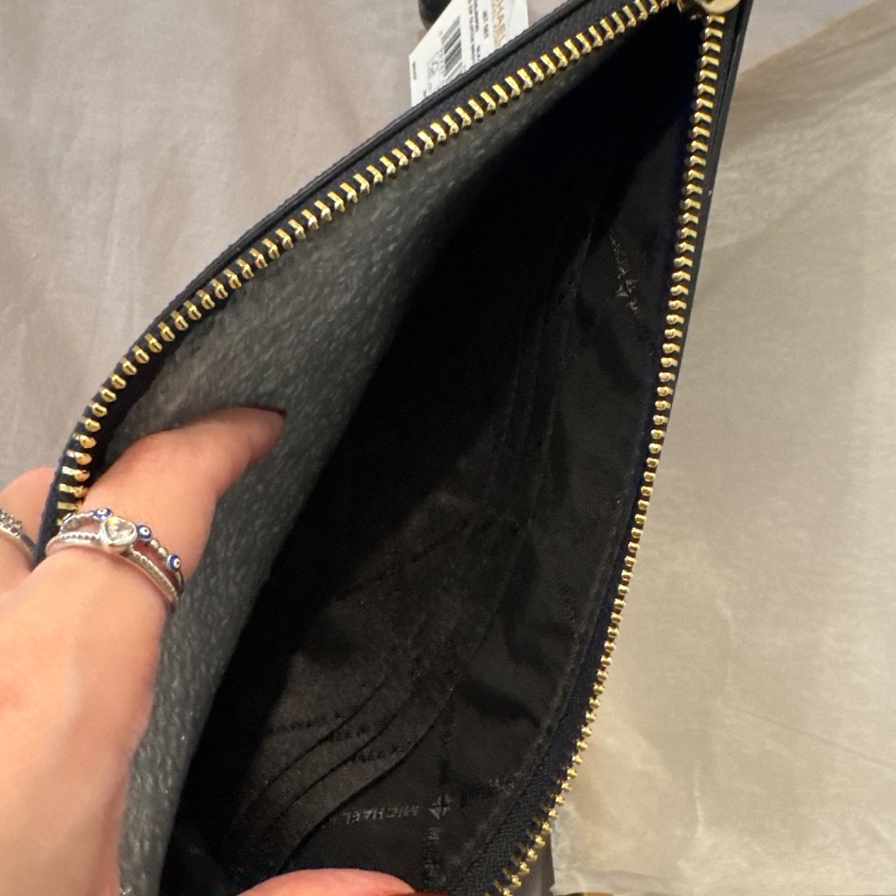 Michael kors wristlet - Picture 5 of 7